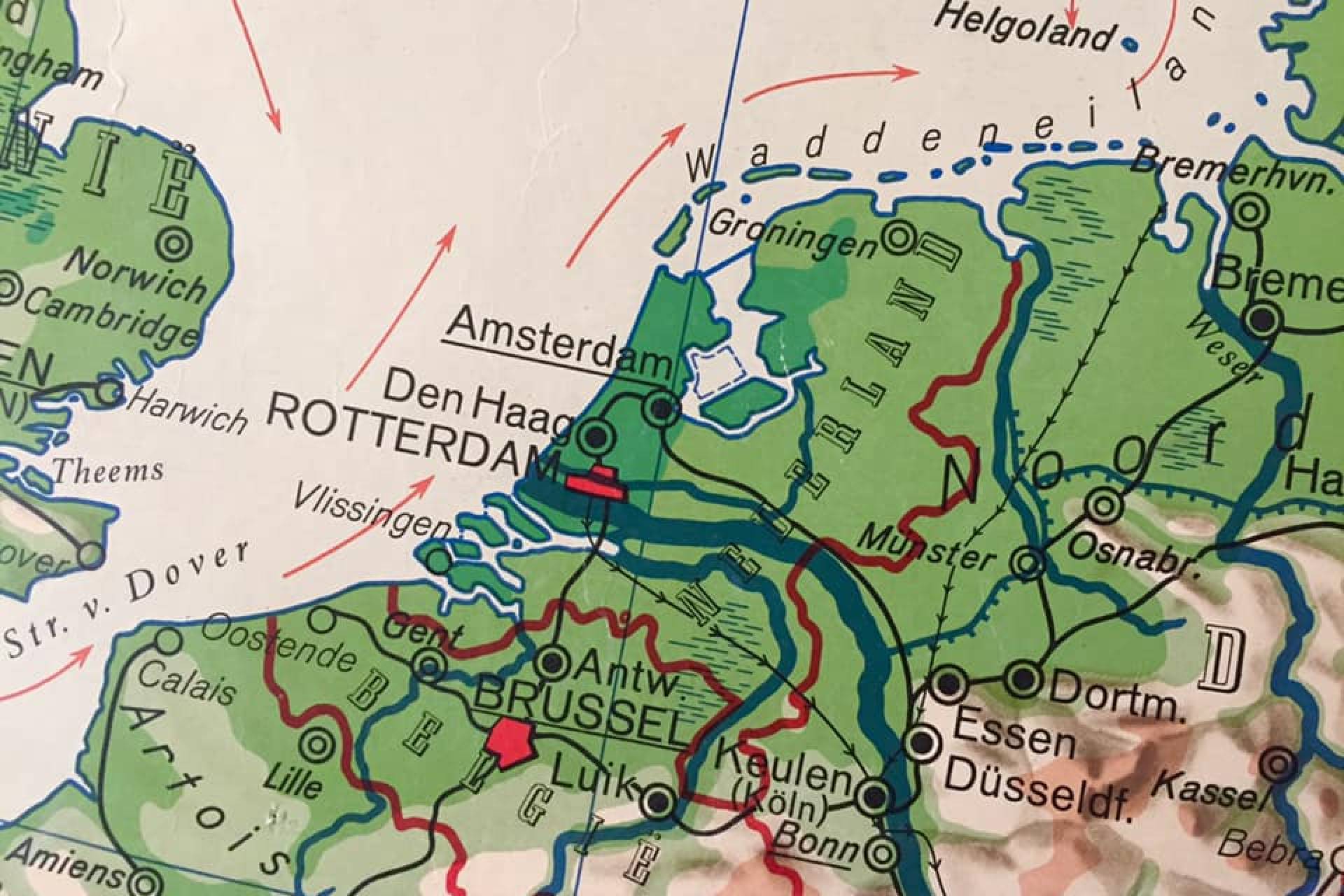 antiRoest op jacht naar vintage meubelen in Nederland
