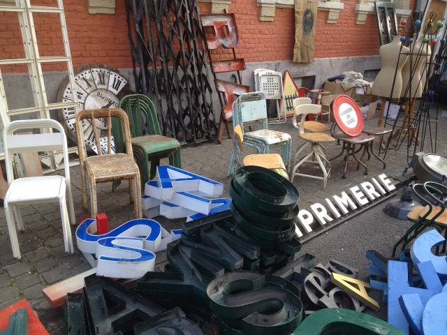 Hoe komen we aan onze vintage meubelen?